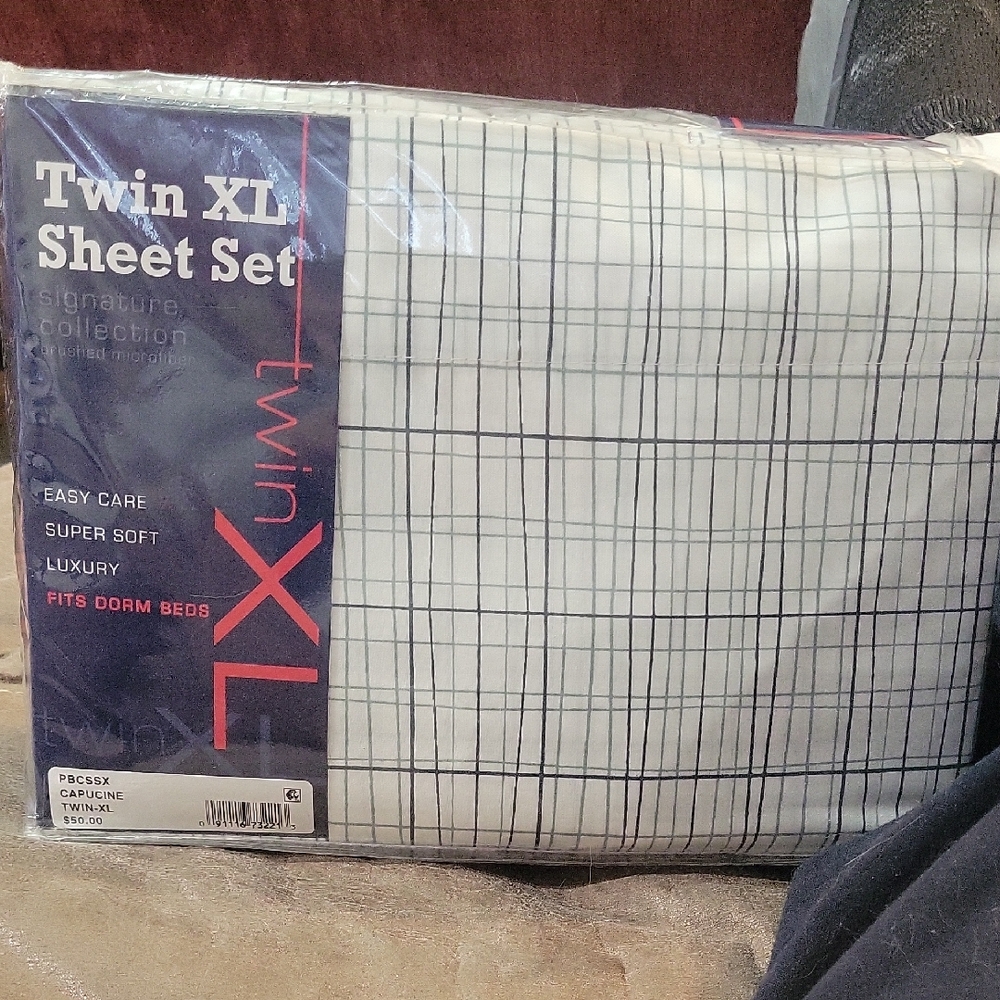 Twin XL Sheet Set - White with Black Grid